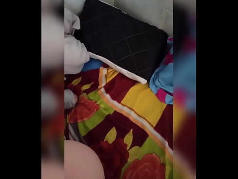 ❤️ Minha colega de quarto fica sozinha em casa porque seu marido vai de férias e eu aproveito para fodê-la e encher seu traseiro de leite Pornuts em nós ❌️